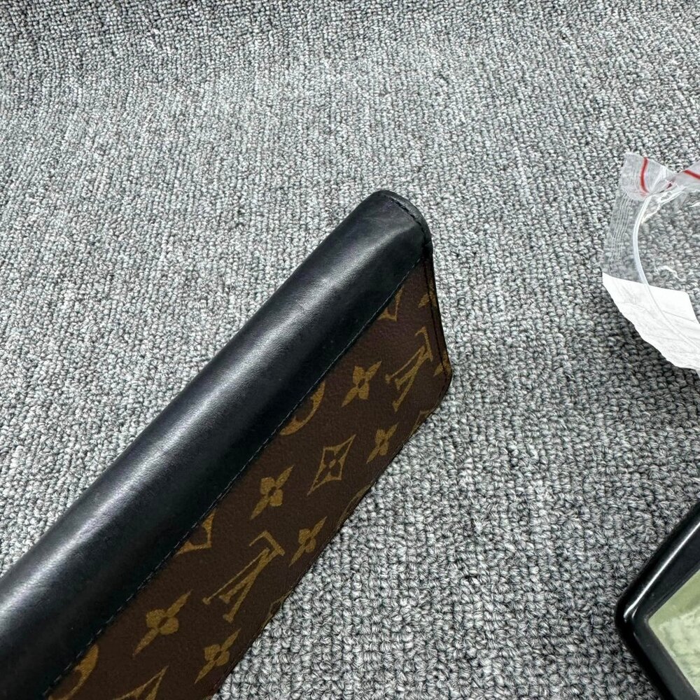 100% Authentic Louis Vuitton Vertical Zippy Wallet - Picture 4 of 11